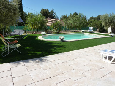 Abords de la piscine dallage